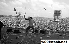 Woodstock ‘99 Adalah Simbol Kacaunya Musik Akhir Dekade 90-an